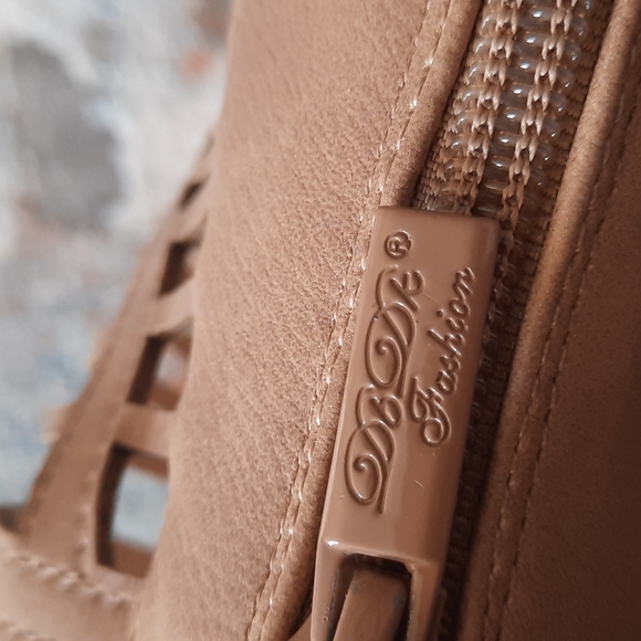 Women's D6DK Fashion Heel Shoe - Picture 10 of 10